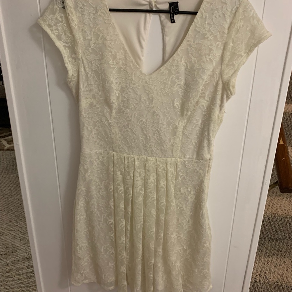 Off white dress with circle cut out back size Lrg